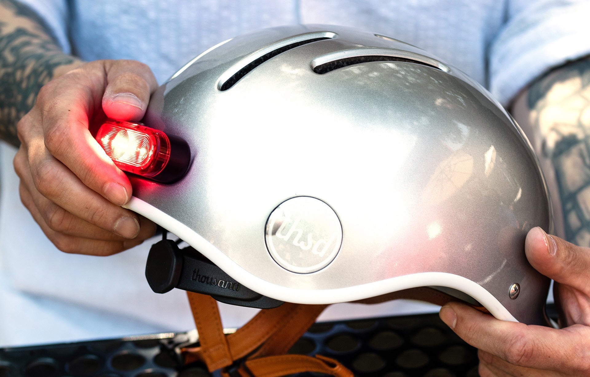 Magnum Bikes Thousand Magnetic Helmet Light TLGL05050100