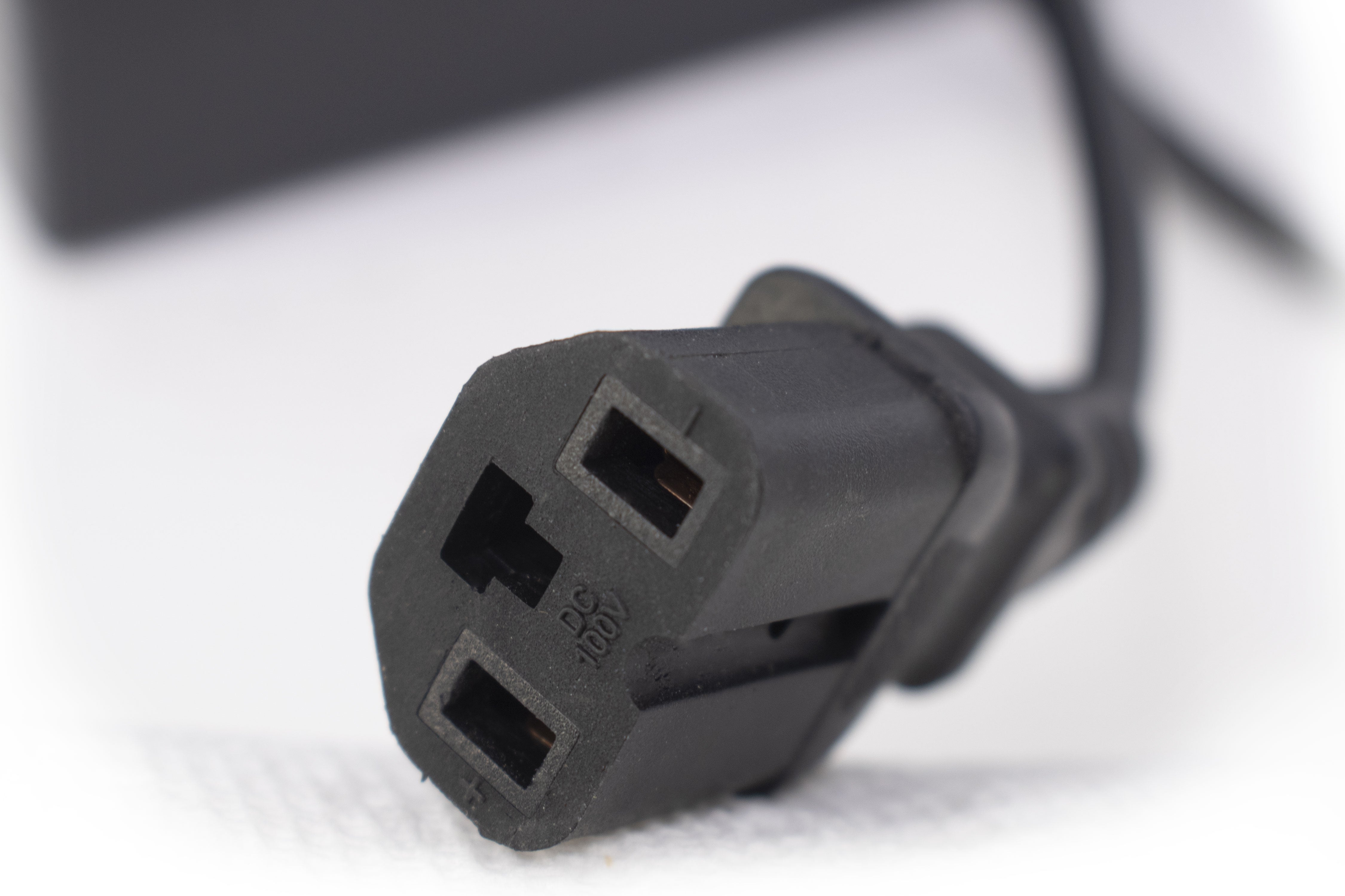 Emmo 72V20Ah SLA Charger GM61006