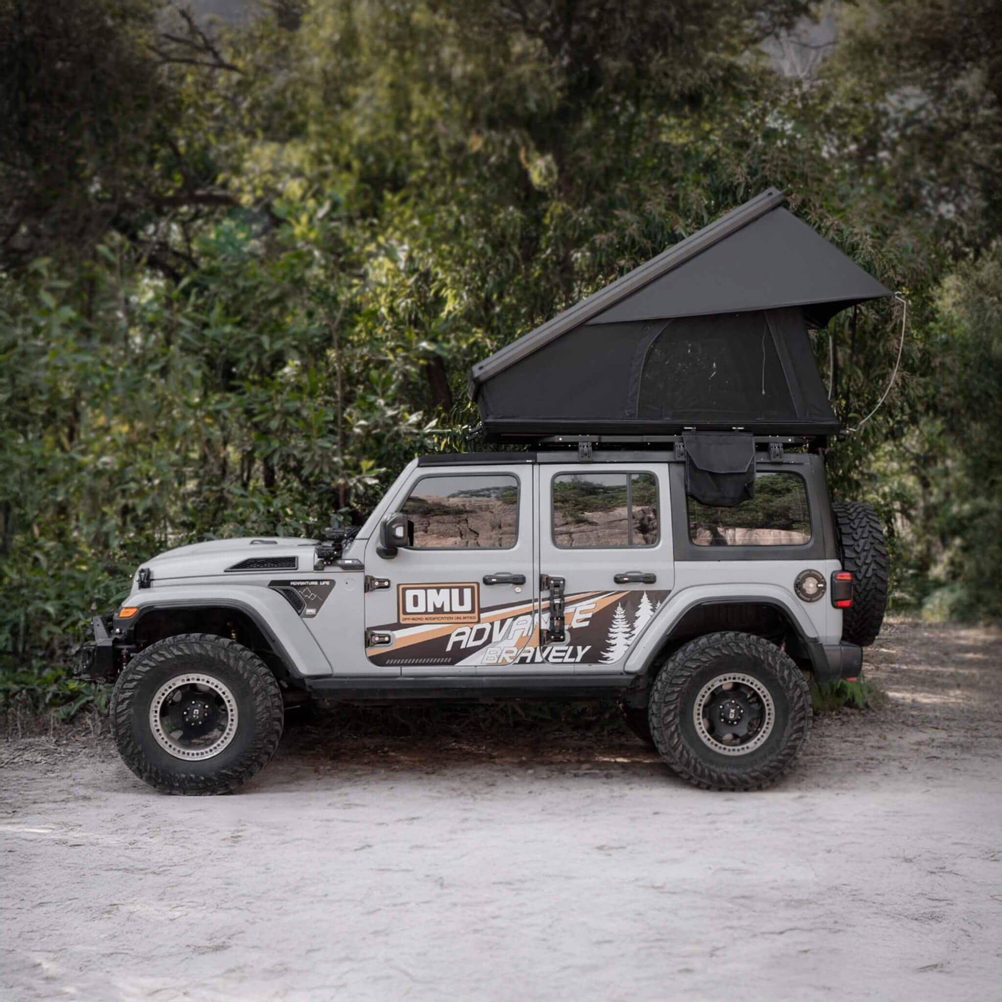 Heavy Duty 2-3 Person Hardshell Rooftop Tent With Ladder (SAK93120)